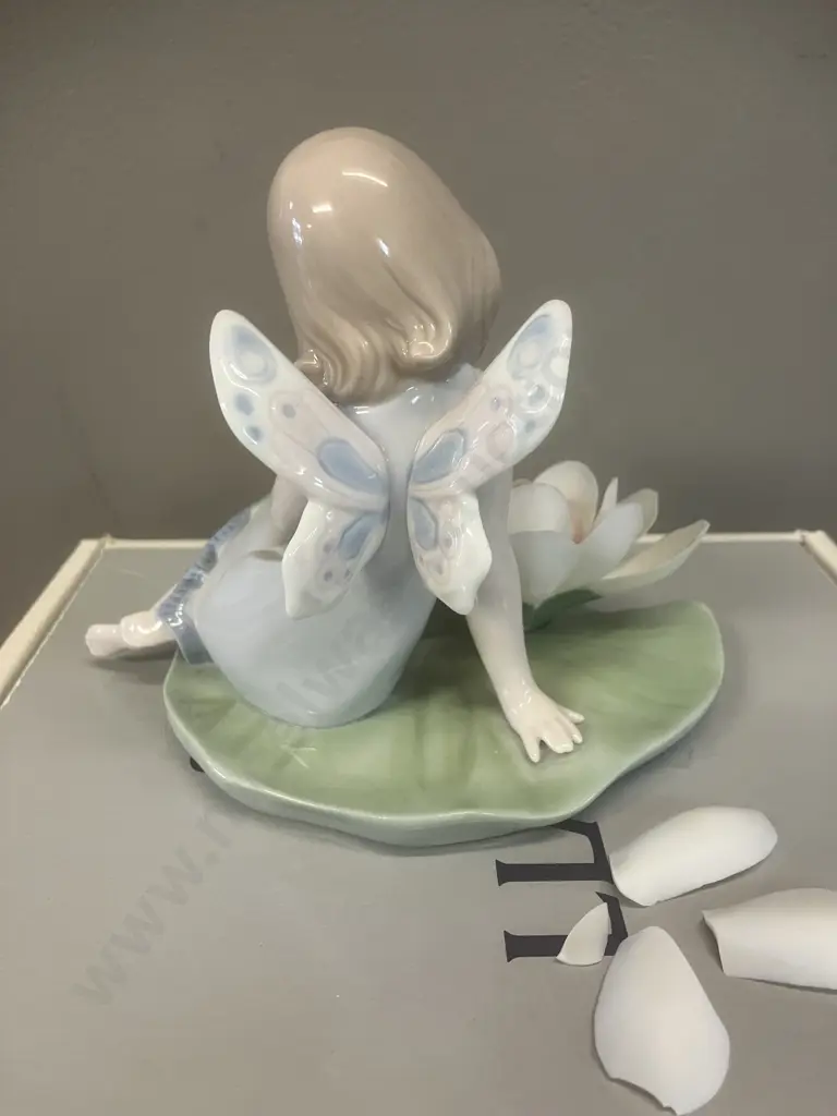 Lladro Figurine "Lillypad Love" Porcelain Figurine #06645, Issued 2000 Retired 2007. H13cm. With Original Box (Damaged) Image 1++