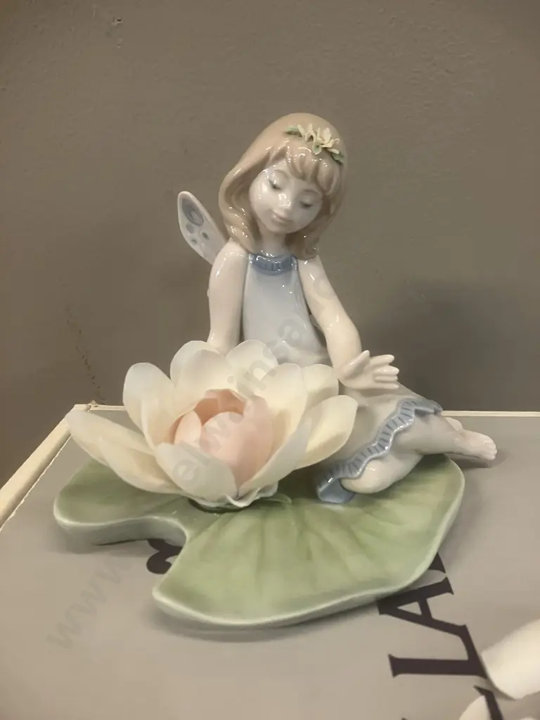 Lladro Figurine "Lillypad Love" Porcelain Figurine #06645, Issued 2000 Retired 2007. H13cm. With Original Box (Damaged) Image 1++