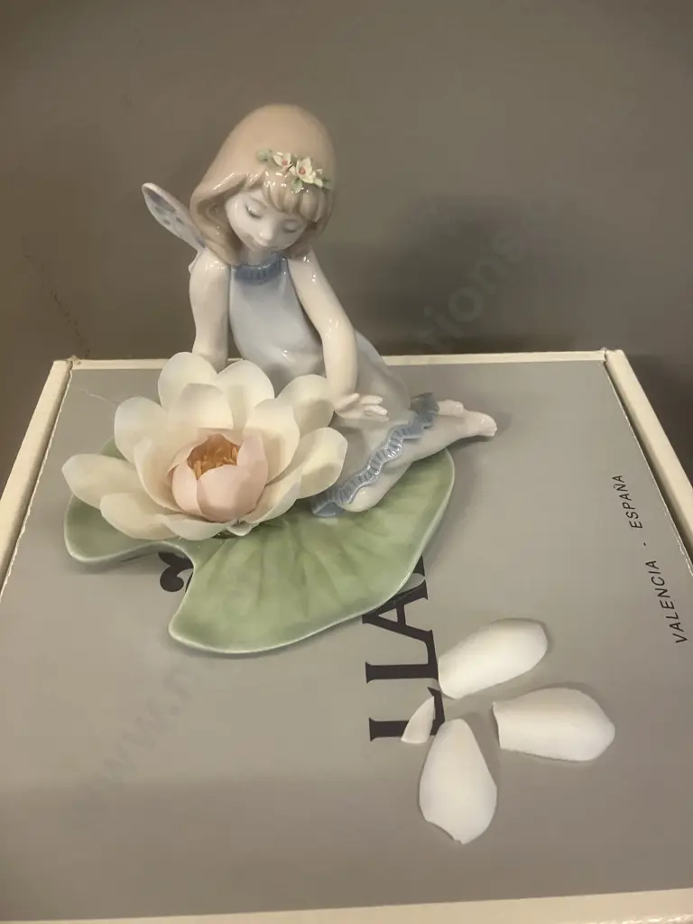 Lladro Figurine "Lillypad Love" Porcelain Figurine #06645, Issued 2000 Retired 2007. H13cm. With Original Box (Damaged) Image 1++