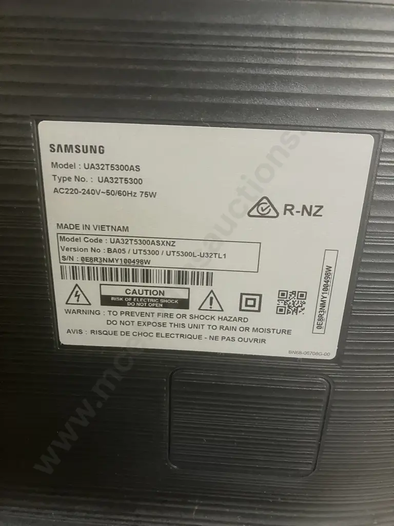 Samsung 32" HD Ready LED TV - UA32T5300AS (Scratched) With Remote Control & Rolling TV Stand With Mount & Locking Wheels Image 1++