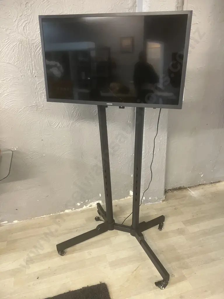 Samsung 32" HD Ready LED TV - UA32T5300AS (Scratched) With Remote Control & Rolling TV Stand With Mount & Locking Wheels Image 1++