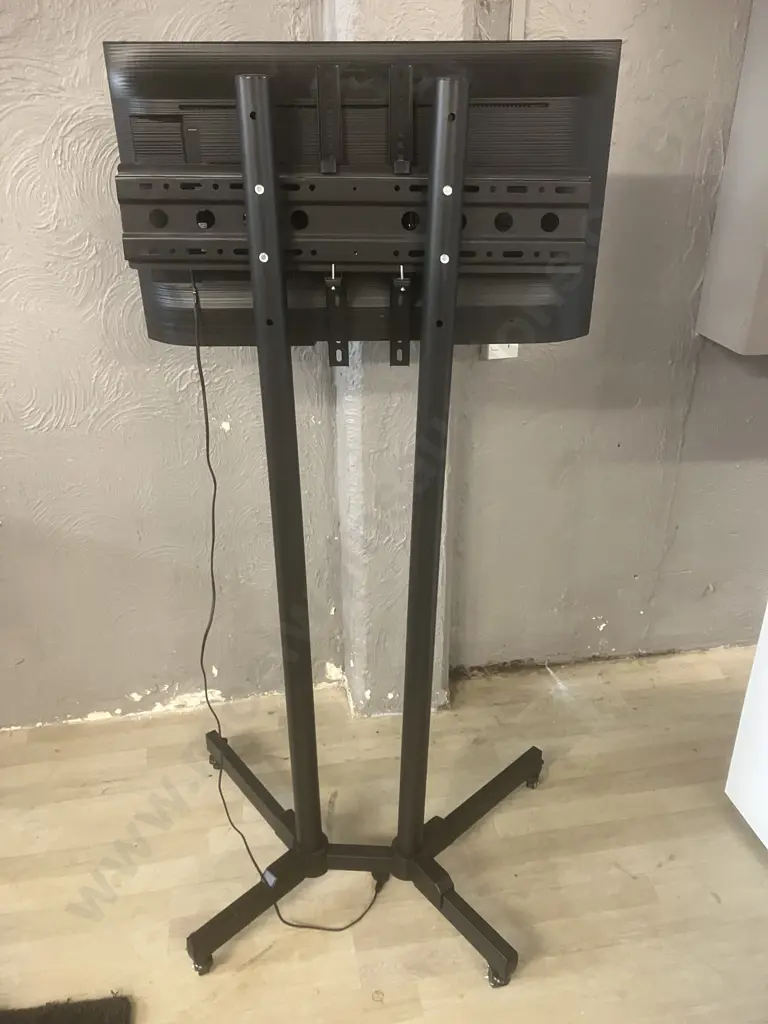 Samsung 32" HD Ready LED TV - UA32T5300AS (Scratched) With Remote Control & Rolling TV Stand With Mount & Locking Wheels Image 1++