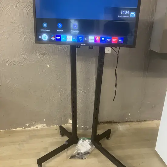 Samsung 32" HD Ready LED TV - UA32T5300AS (Scratched) With Remote Control & Rolling TV Stand With Mount & Locking Wheels