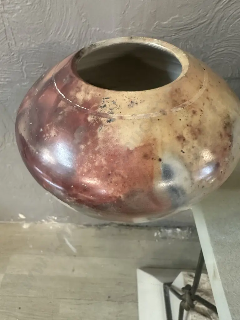 John & Shirley Killick Exclusive Pit Fired Pot. 13 x 19cm Image 1++