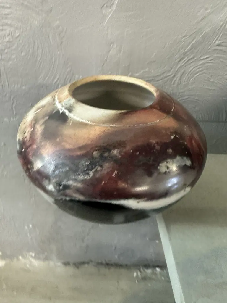 John & Shirley Killick Exclusive Pit Fired Pot. 13 x 19cm Image 1++