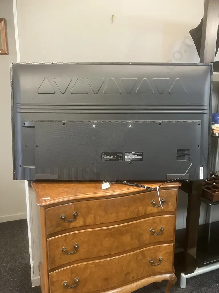 FFalcon 50" TV With Remote Control & Wall Mount - Model 50UF1 Image 1++