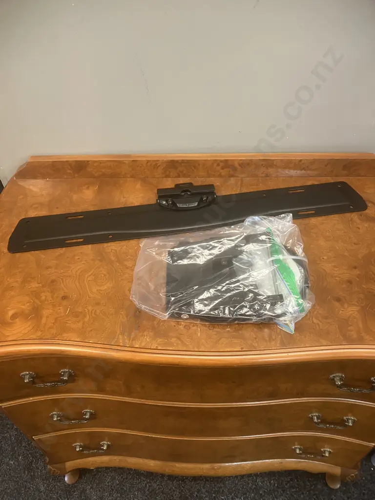 FFalcon 50" TV With Remote Control & Wall Mount - Model 50UF1 Image 1++