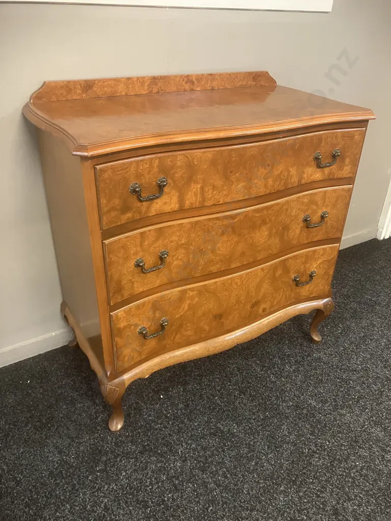 Walnut Serpentine Front Three Drawer Chest. Cabriole Legs. H84 W80 D43cm Image 1++