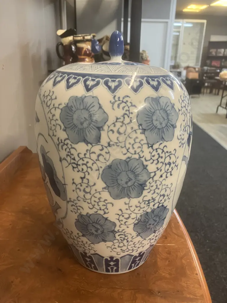 Chinese Porcelain Ginger Jar With Cobalt Blue Decoration And Lid, Late 19th Century. 30cm Image 1++