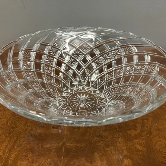 Elegant  Vintage Cut Crystal Centre Piece Bowl Diamond Lattice Pattern With Sunburst Base