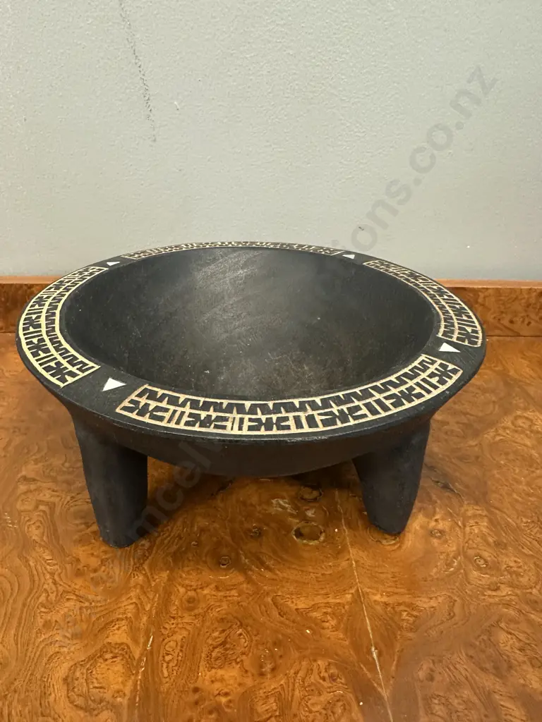 Fijian Kava Bowl Geometric Patterns H9.5 Dia23.5cm. Image 1++