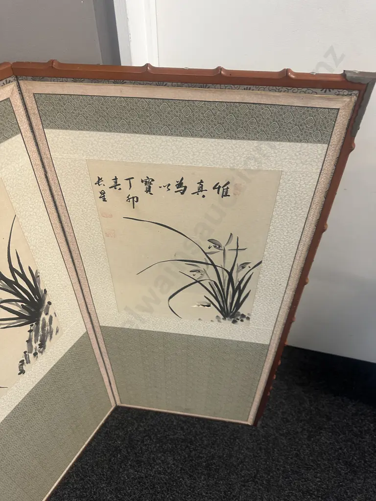 Vintage Chinese Mid-Century Two Panel Folding Floor Screen. 109 x 95cm Image 1++