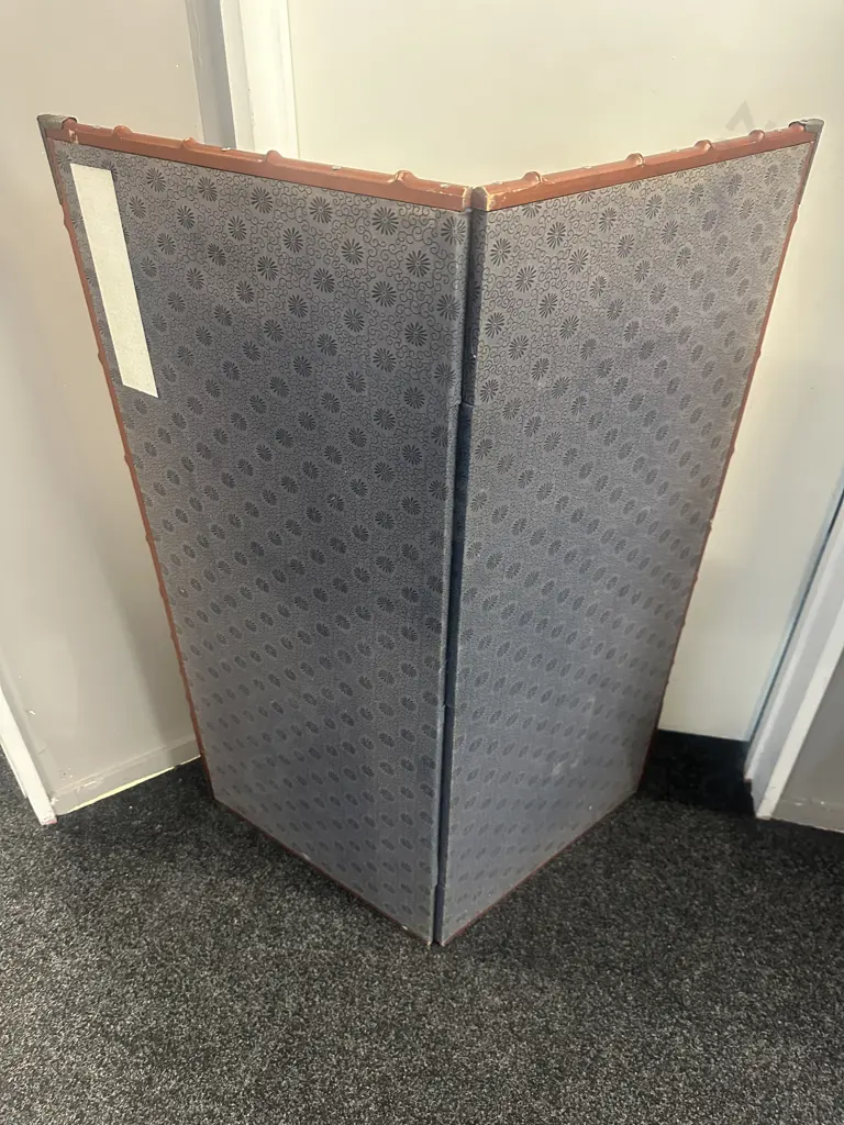 Vintage Chinese Mid-Century Two Panel Folding Floor Screen. 109 x 95cm Image 1++