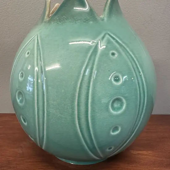 Vintage English Tulip Shaped Ceramic Vase Mint Green V.S. No 8 H16cm.