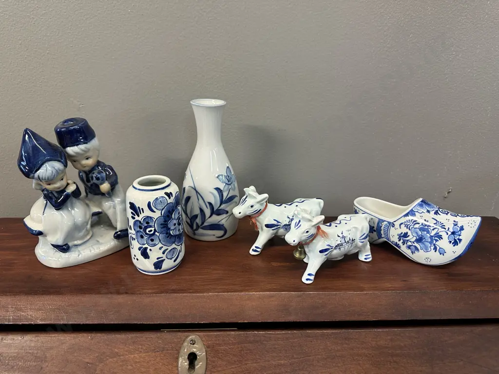 Blue & White China Items Including Delfts Image 1++