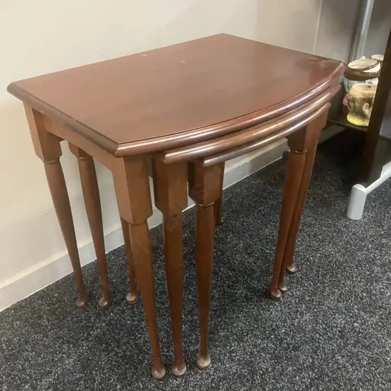 Mahogany Nest of Three Bow Front Tables, Fine Cabriole Legs. H49 W48.5 D34.5cm