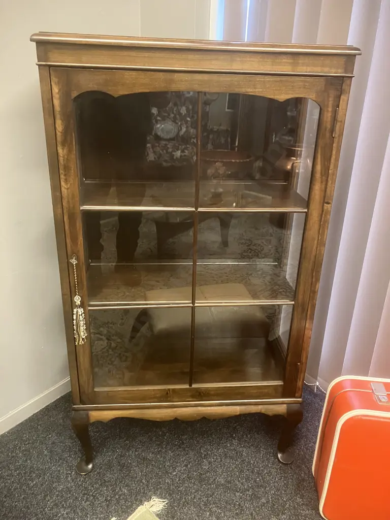 Antique Mahogany Display Cabinet With Key. H125 W70 D36cm Image 1++