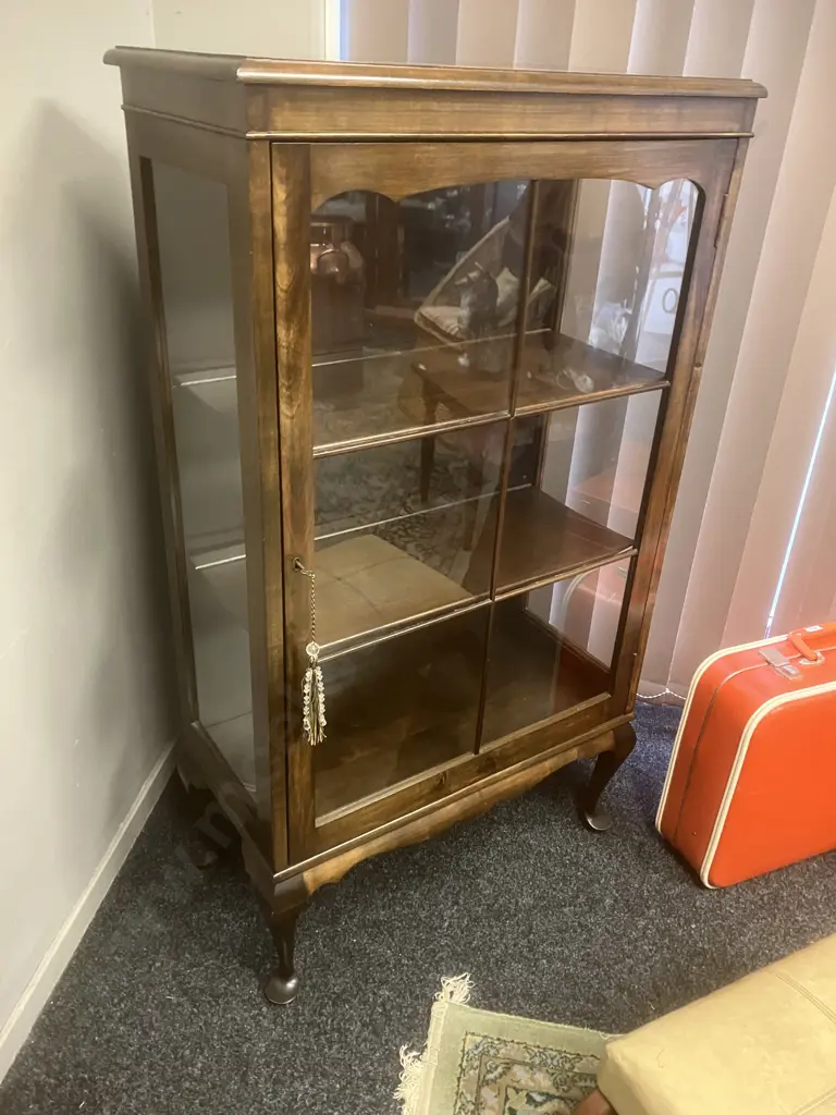 Antique Mahogany Display Cabinet With Key. H125 W70 D36cm Image 1++