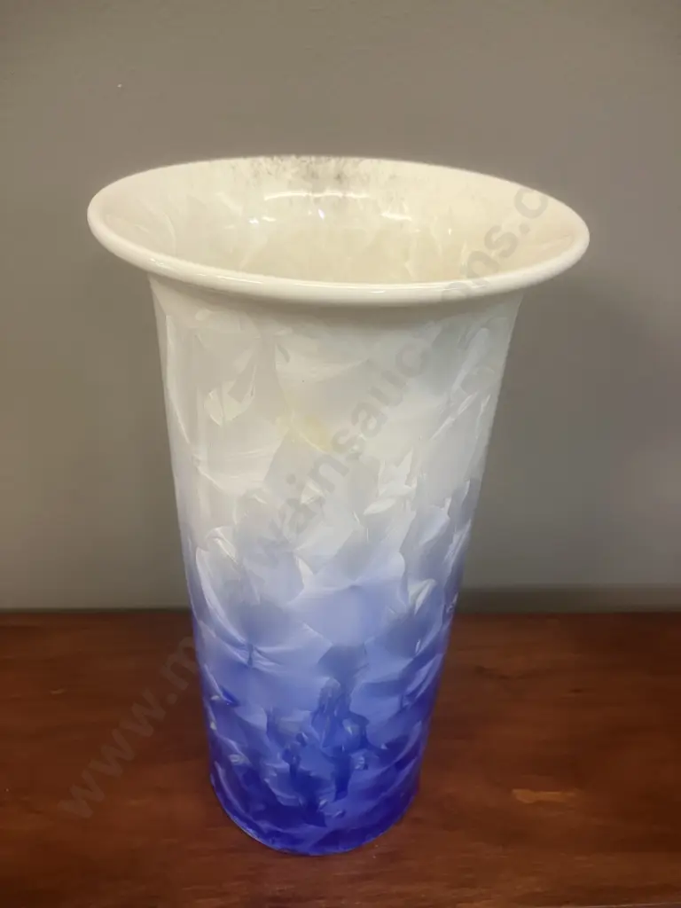 Chinese Porcelain Vase Crystalline Glazed Blue To White. 19.5 x 11cm Image 1++