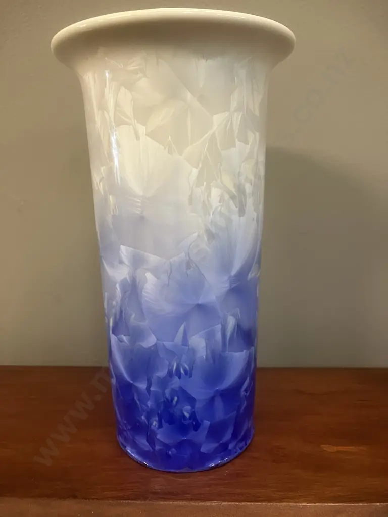 Chinese Porcelain Vase Crystalline Glazed Blue To White. 19.5 x 11cm Image 1++