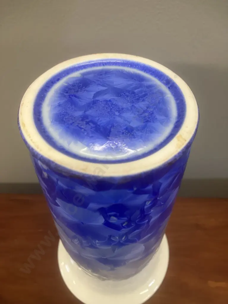 Chinese Porcelain Vase Crystalline Glazed Blue To White. 19.5 x 11cm Image 1++