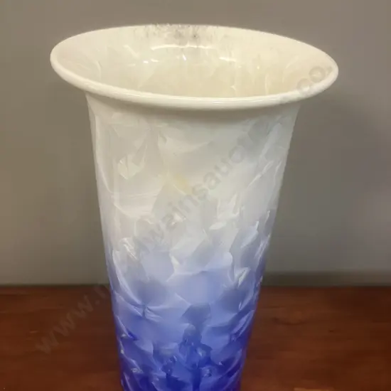 Chinese Porcelain Vase Crystalline Glazed Blue To White. 19.5 x 11cm