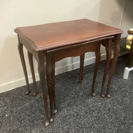 Mahogany Nest of Three Serpentine Edged Tables, Fine Cabriole Legs. H47 W52 D35cm