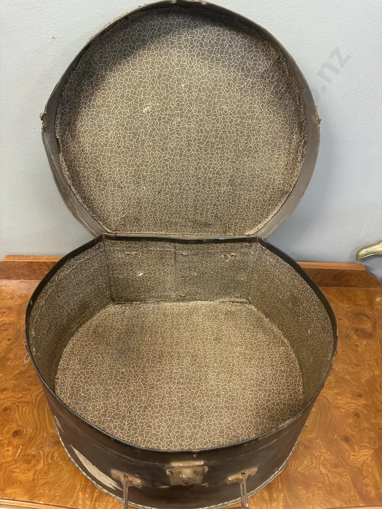 Vintage Hat Box H16.5 W38 D33cm. Image 1++