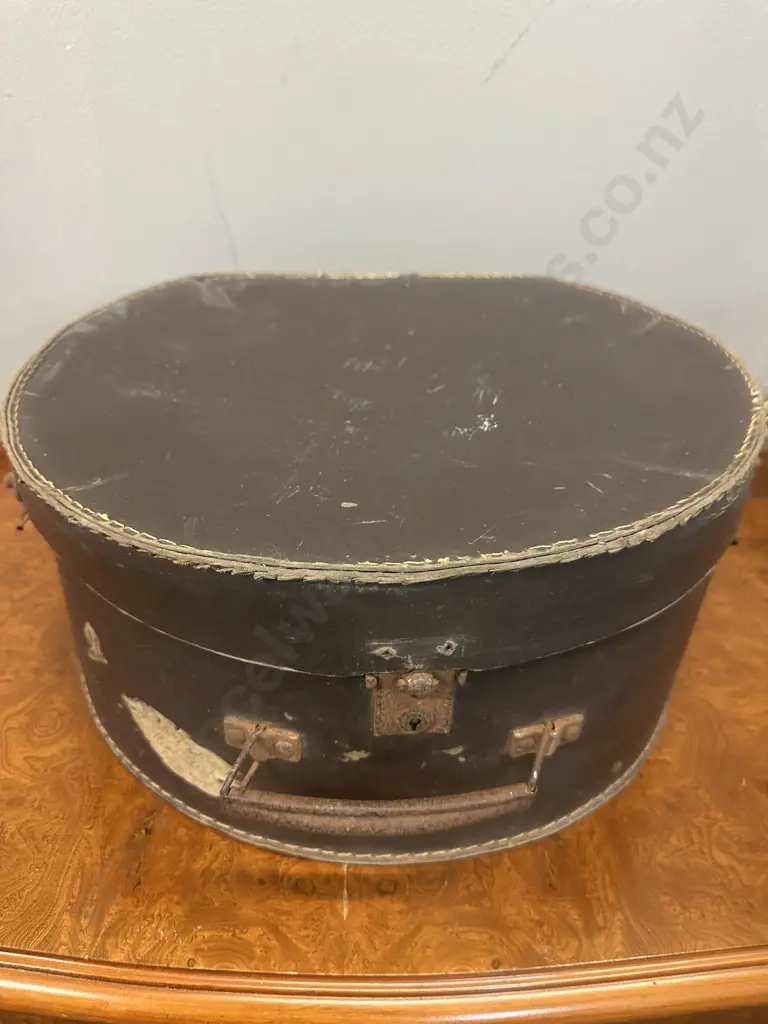 Vintage Hat Box H16.5 W38 D33cm. Image 1++