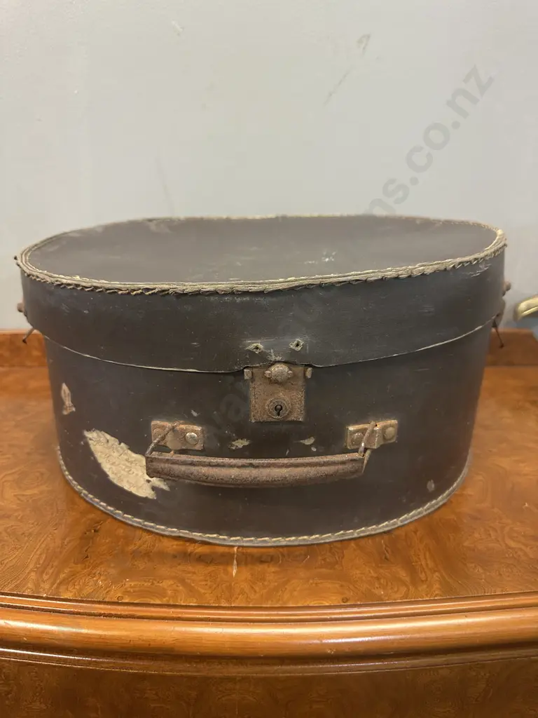 Vintage Hat Box H16.5 W38 D33cm. Image 1++