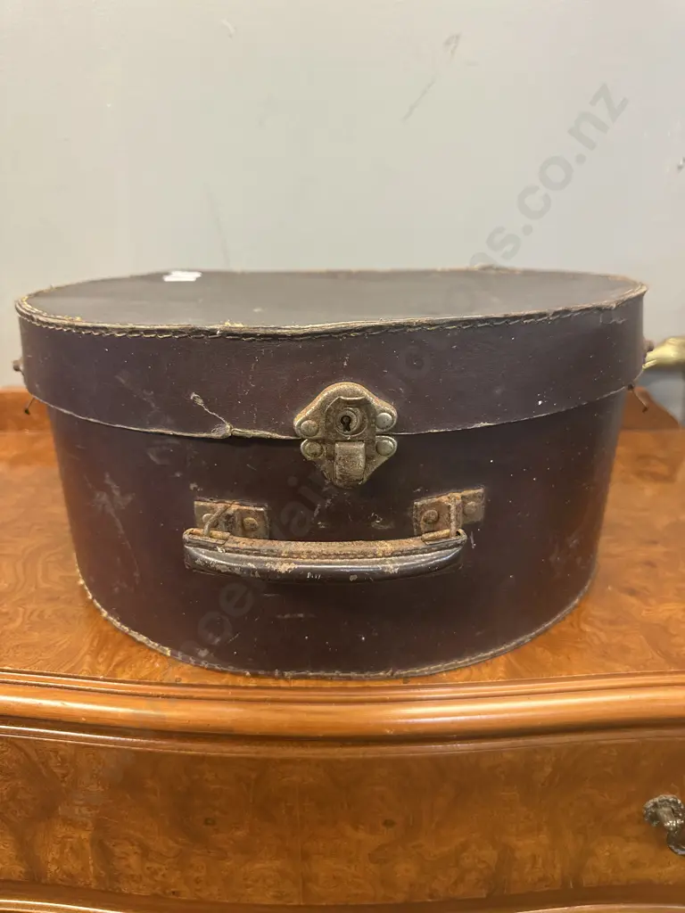 Vintage Hat Box H19 W 41 D36cm. Image 1++
