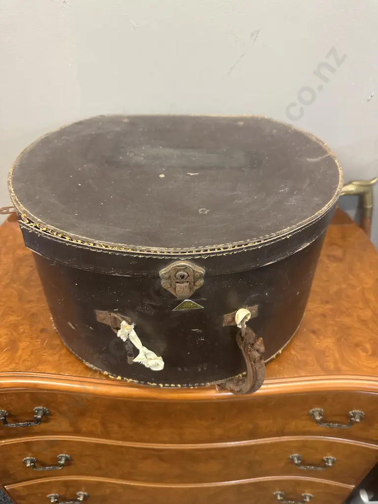 Vintage Fiberkane Leather Grain Hat Box H25 W46 D41cm. Image 1++
