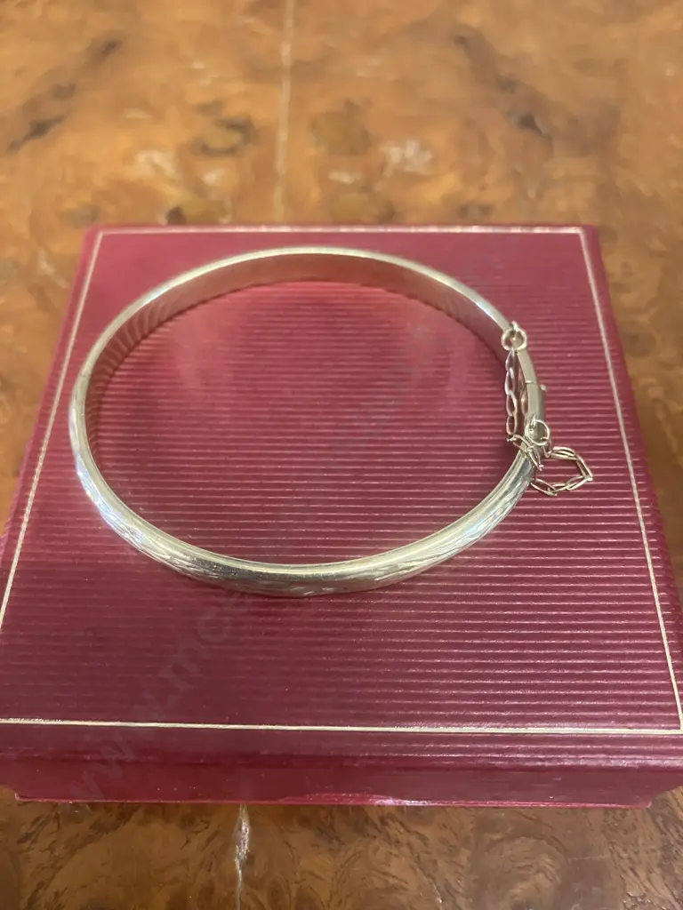 Stamped 375 Gold Hinged 'Bark Pattern' Bangle With Safety Chain Image 1++