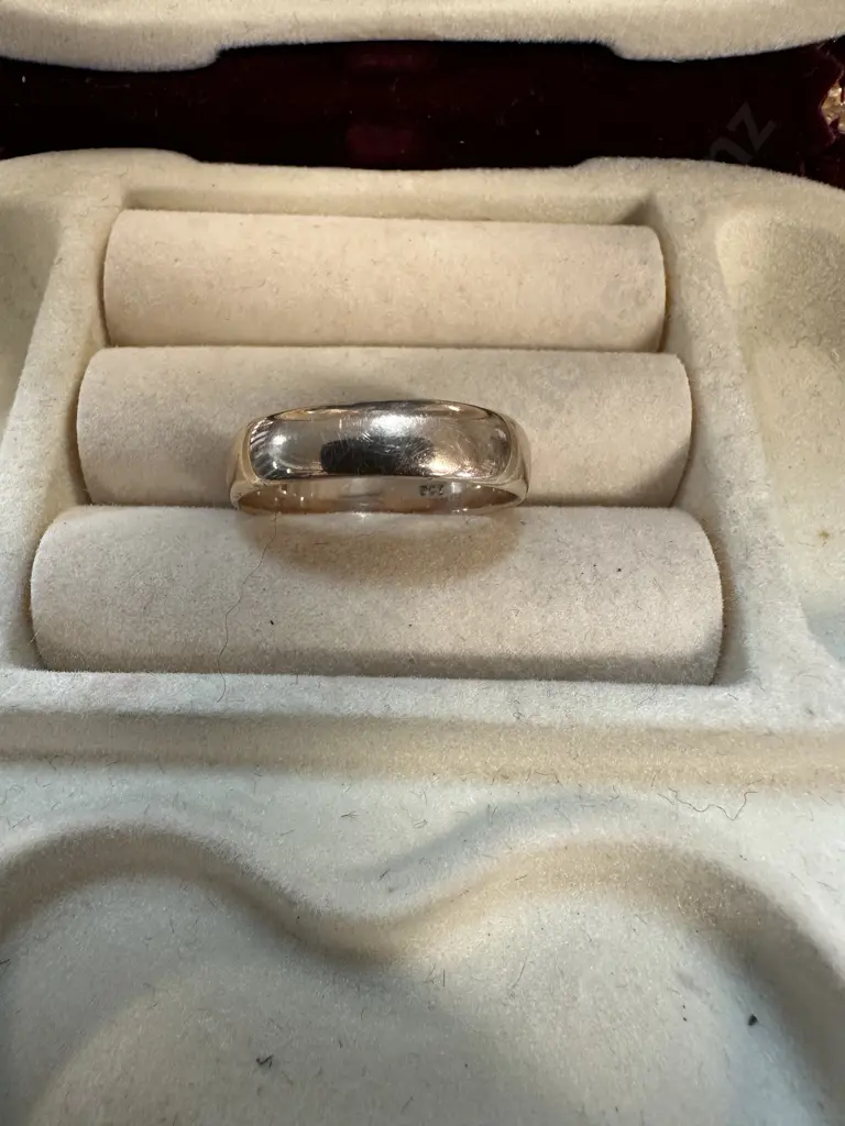 Stamped 9ct Gold Wedding Band Image 1++
