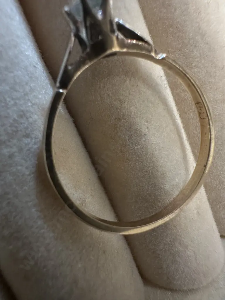 Stamped 9ct Gold Ring With Clear Stone Image 1++
