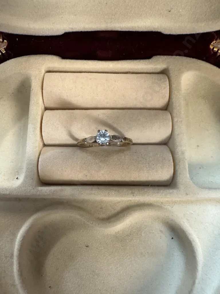 Stamped 9ct Gold Ring With Clear Stone Image 1++