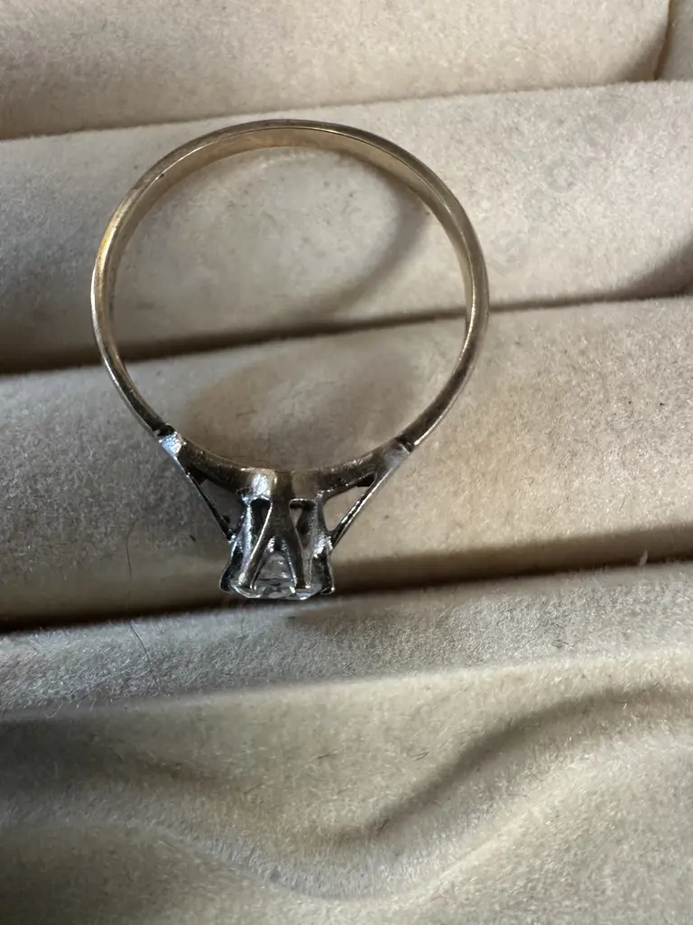Stamped 9ct Gold Ring With Clear Stone Image 1++