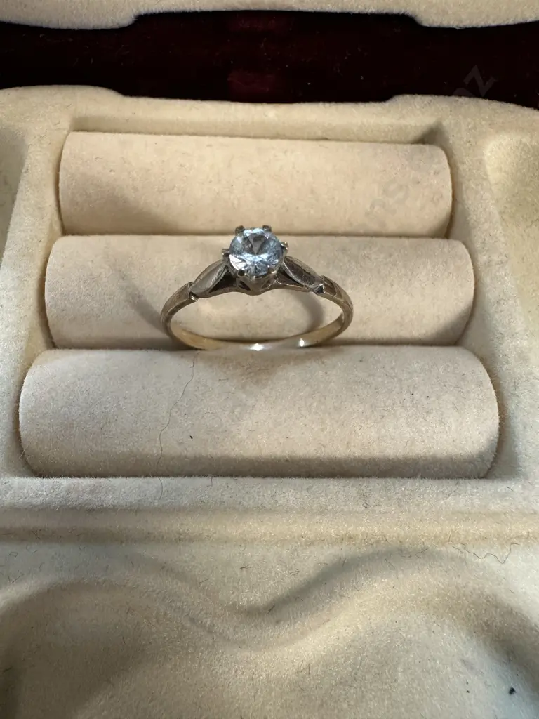 Stamped 9ct Gold Ring With Clear Stone Image 1++