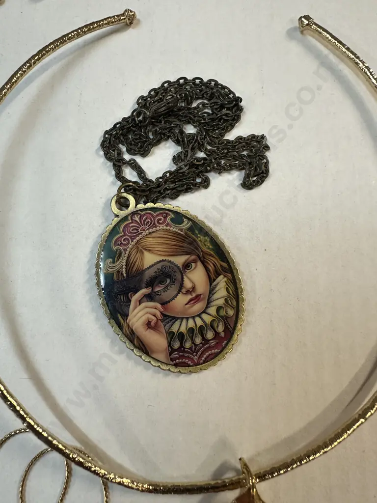 Selection Of Costume Necklaces Including Vintage Art Pendant Etc Image 1++