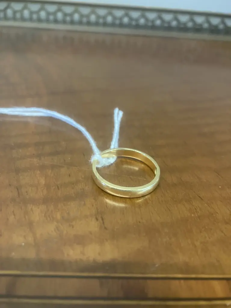 18CT Stamped Gold Band Image 1++