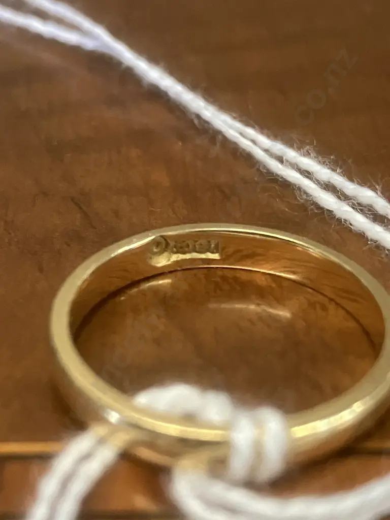 18CT Stamped Gold Band Image 1++