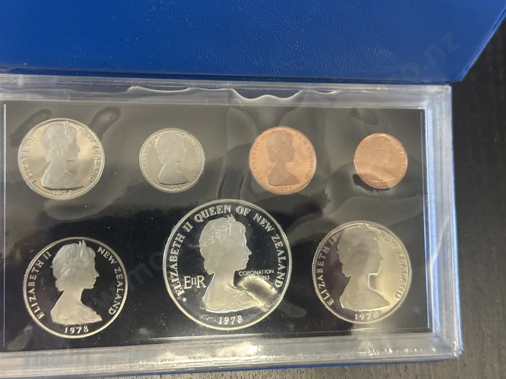 1978 New Zealand One Dollar Silver Proof Coin NZ Parliment Beehive Building To Commemorate The 25th Anniversary Of Queen Image 1++