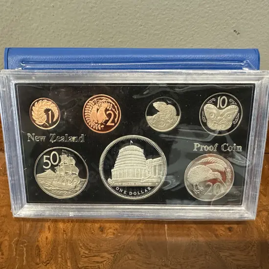 1978 New Zealand One Dollar Silver Proof Coin NZ Parliment Beehive Building To Commemorate The 25th Anniversary Of Queen