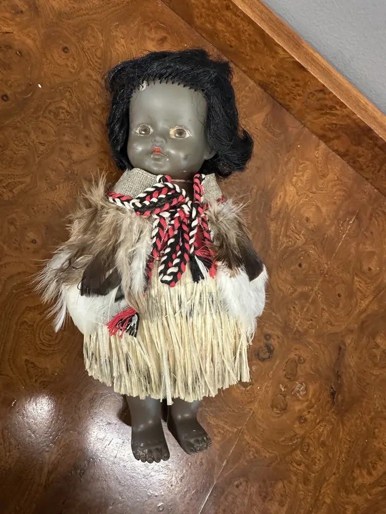 Vintage Mid Century NZ Souvenir Doll H26cm. Image 1++