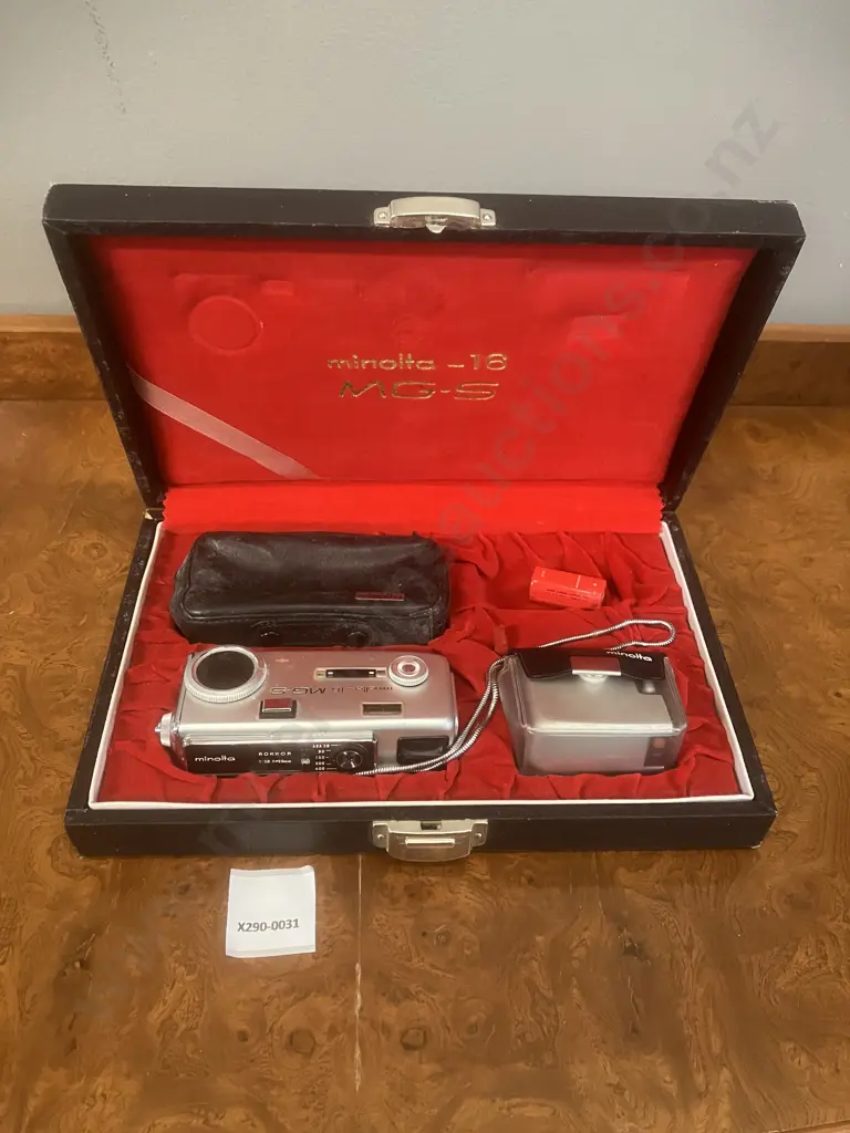 Vintage 1970s Minolta -16 MG-S 16mm Subminiature Camera Kit In Case Image 1++