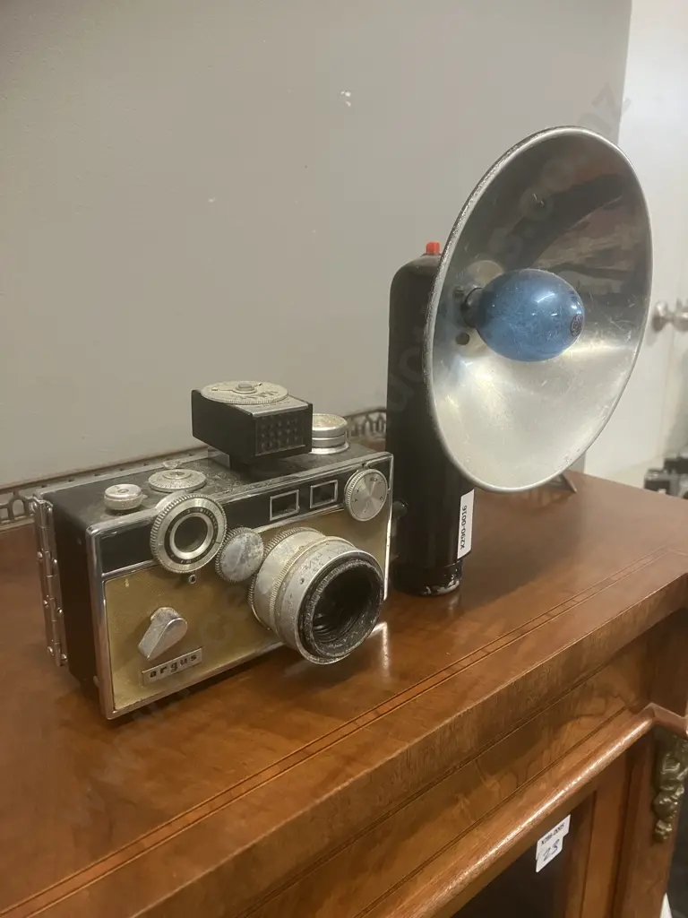 Argus C3 Matchmatic 50mm f3.5 Lens Made In USA. Two Tone Leather With Side Mount Flash Unit Image 1++