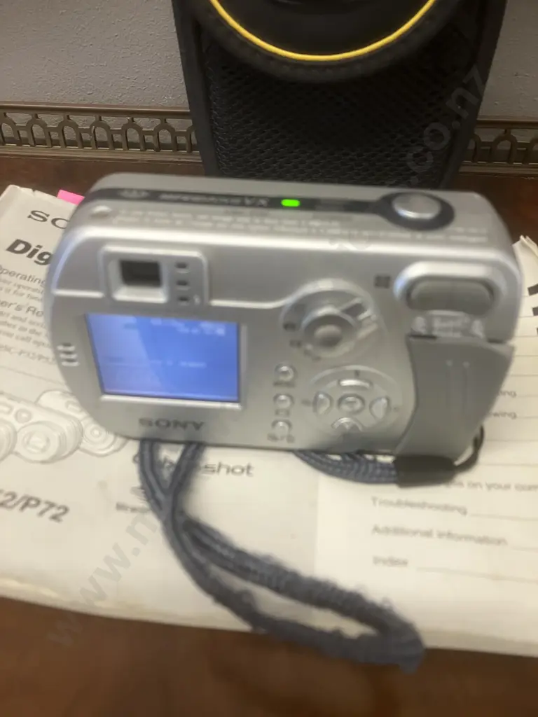 Sony Digital Still Camera DSC-P32 With Manual & Kodak Gear Case (No Charger) Image 1++