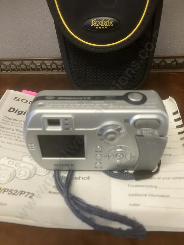 Sony Digital Still Camera DSC-P32 With Manual & Kodak Gear Case (No Charger) Image 1++