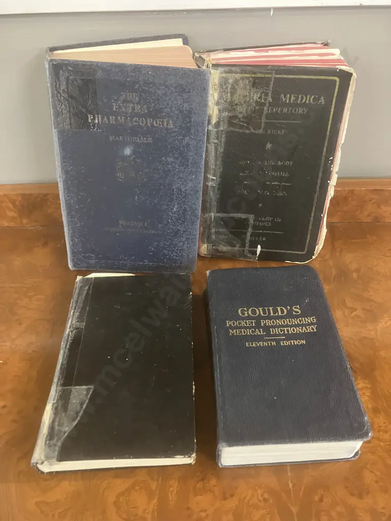 Books - Goulds Pocket Pronouncing Medical Dictionary 1950, Materia Medica, Extra Pharmacopeia Vol1, The Prescriber Image 1++