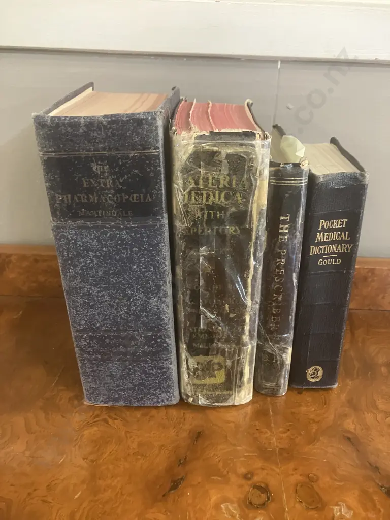 Books - Goulds Pocket Pronouncing Medical Dictionary 1950, Materia Medica, Extra Pharmacopeia Vol1, The Prescriber Image 1++